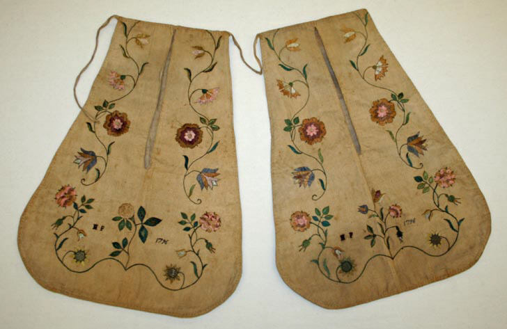 Museum photograph of a detachable historical pocket